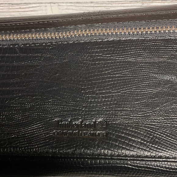 Timberland Women's Textured Leather Wallet with RFID Protection - Picture 3 of 6